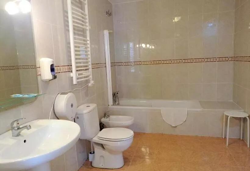 مسافرخانه Hospedaje Don Pelayo