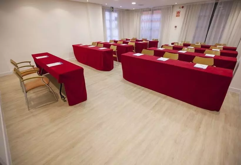 فندق Holiday Inn Express Ciudad De Las Ciencias, An Ihg