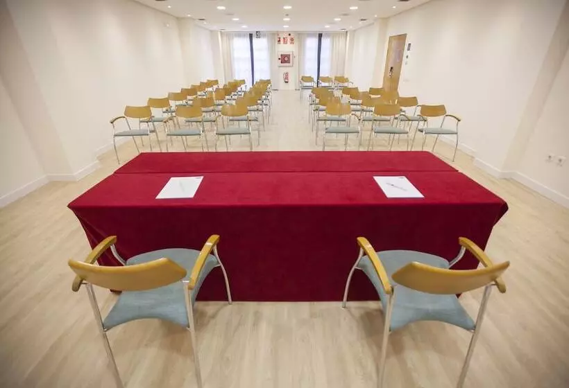 فندق Holiday Inn Express Ciudad De Las Ciencias, An Ihg