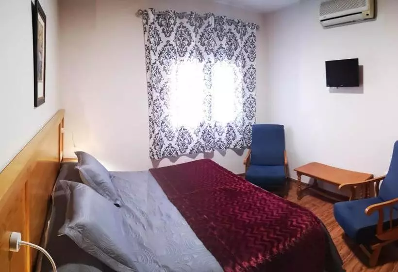 ホテル Hostal Los Hermanos