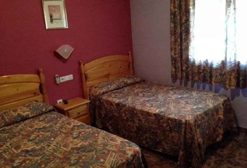 ホテル Hostal Los Hermanos