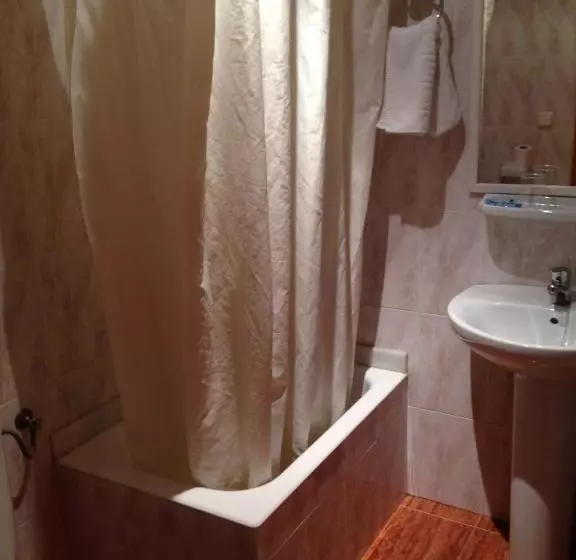 ホテル Hostal Los Hermanos