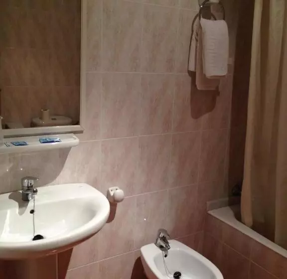 ホテル Hostal Los Hermanos