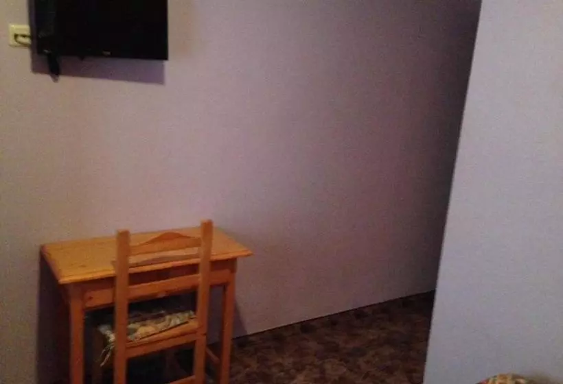 ホテル Hostal Los Hermanos