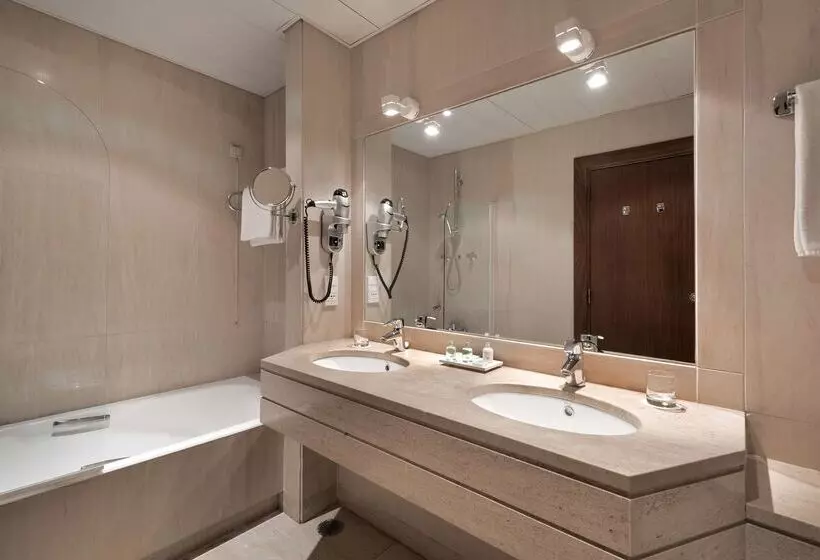 هتل NH Lisboa Campo Grande