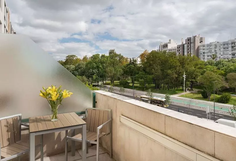 هتل NH Lisboa Campo Grande