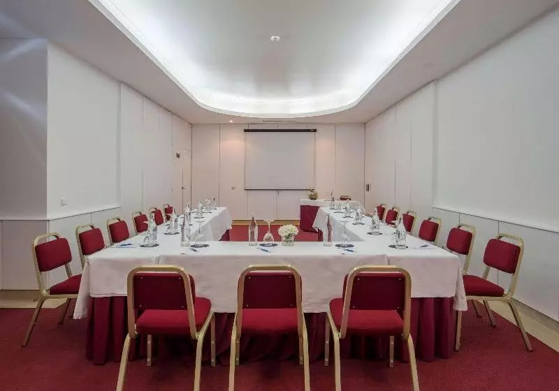 هتل NH Lisboa Campo Grande