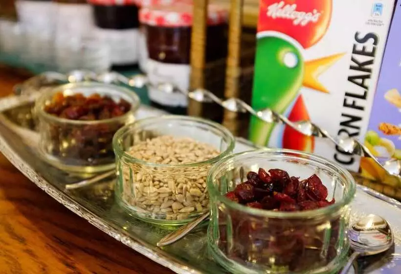 Отель The Willowsmere   Adults Only