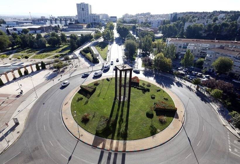 هتل Travelodge Madrid Coslada Airport