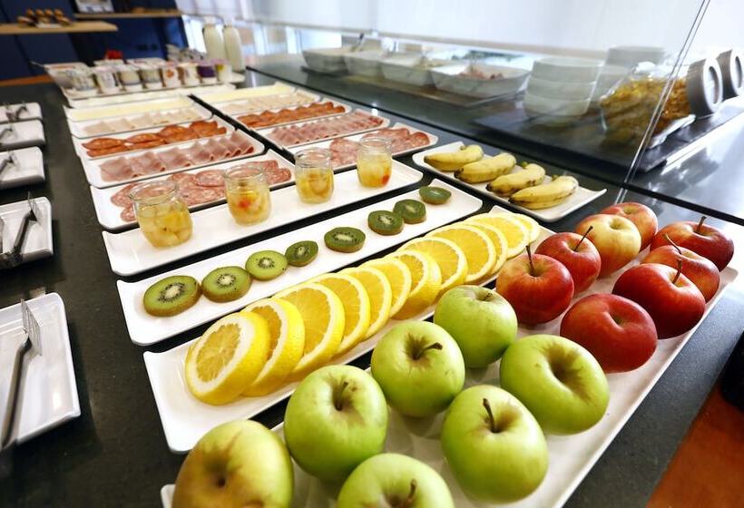 هتل Travelodge Madrid Coslada Airport