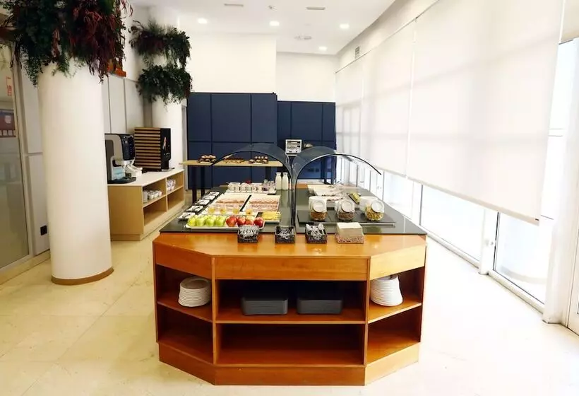 ホテル Travelodge Madrid Coslada Airport