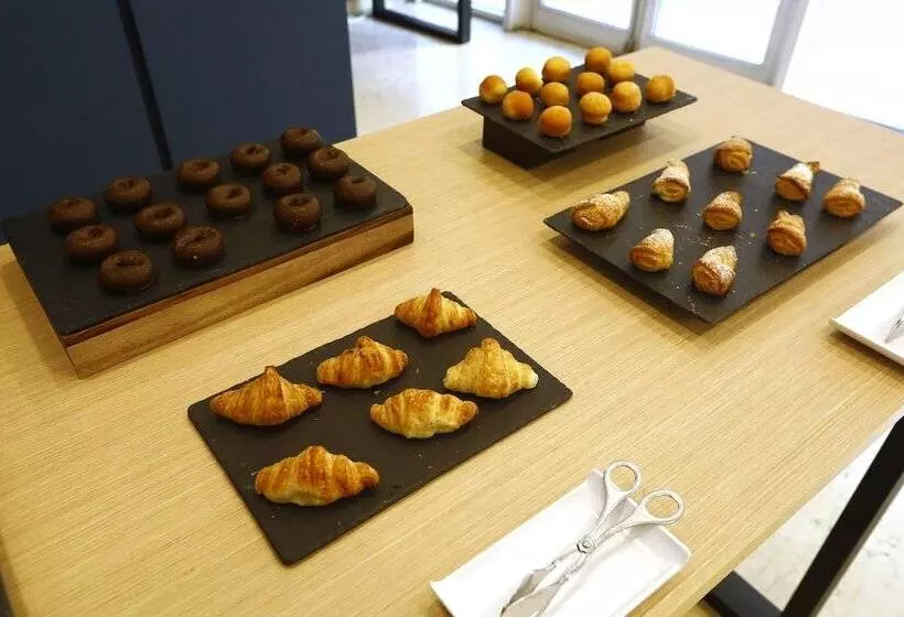 ホテル Travelodge Madrid Coslada Airport