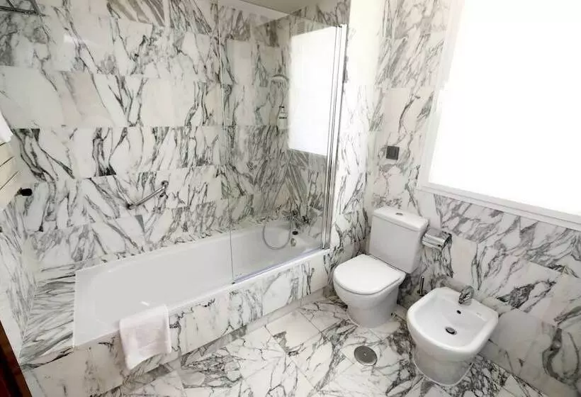 ホテル Travelodge Madrid Coslada Airport