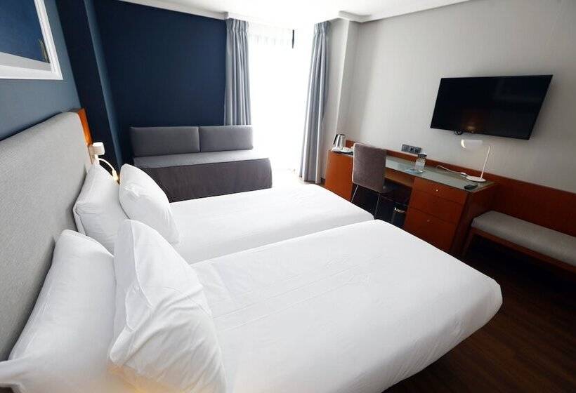 هتل Travelodge Madrid Coslada Airport