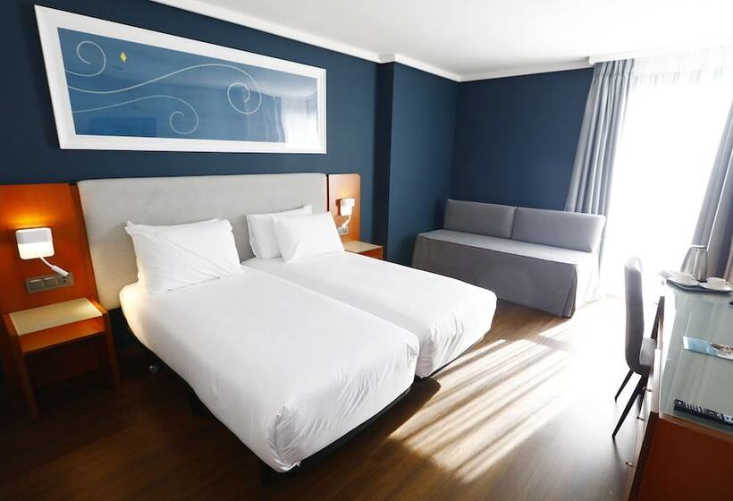 هتل Travelodge Madrid Coslada Airport