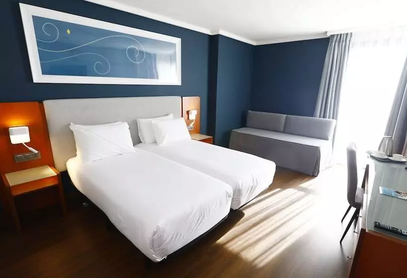 ホテル Travelodge Madrid Coslada Airport