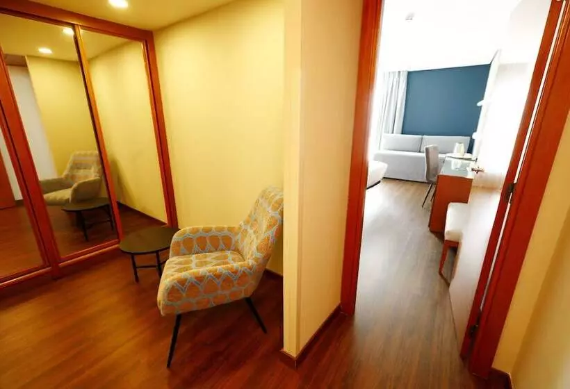 ホテル Travelodge Madrid Coslada Airport