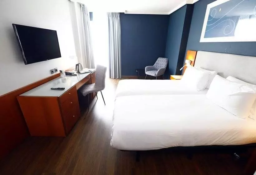 ホテル Travelodge Madrid Coslada Airport