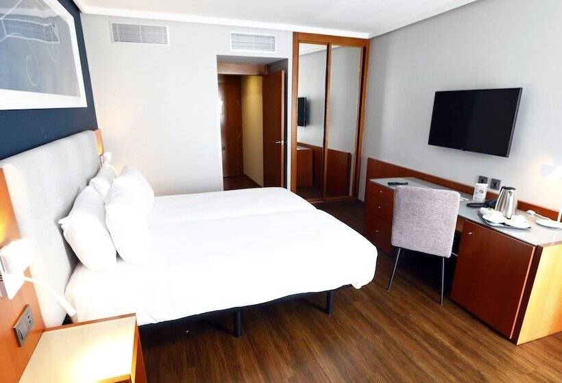 هتل Travelodge Madrid Coslada Airport
