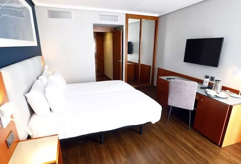 ホテル Travelodge Madrid Coslada Airport
