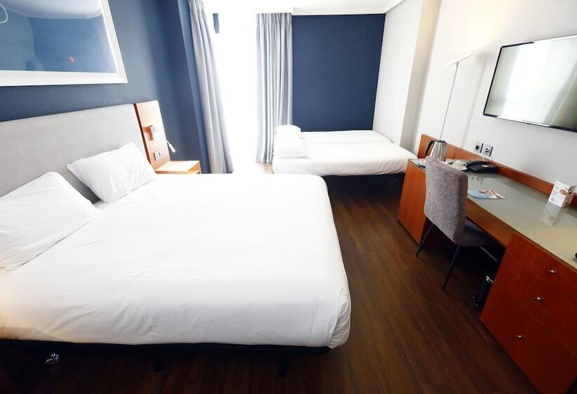 هتل Travelodge Madrid Coslada Airport
