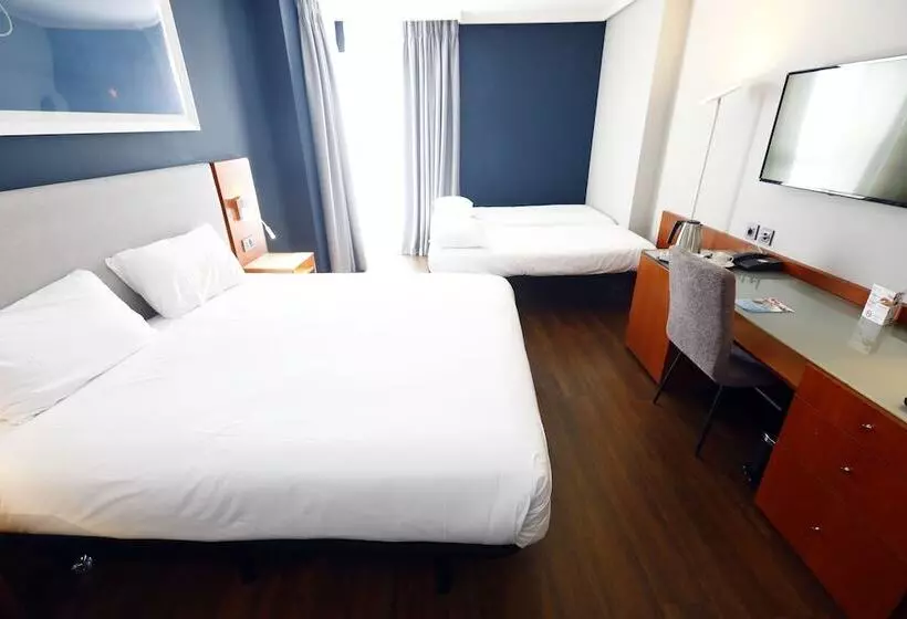 ホテル Travelodge Madrid Coslada Airport