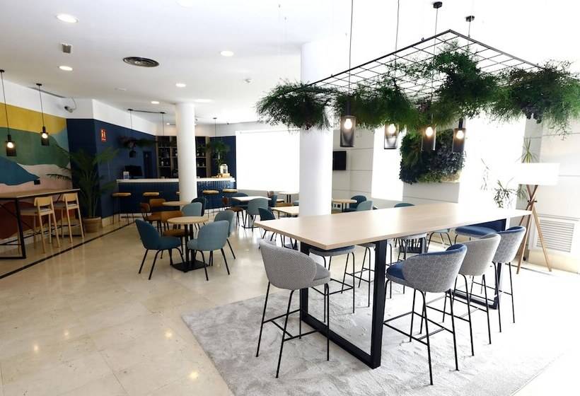 هتل Travelodge Madrid Coslada Airport