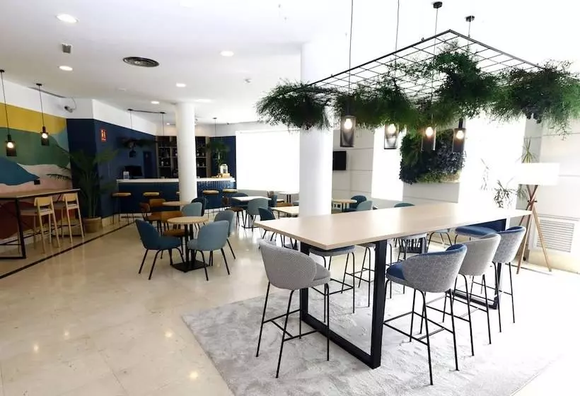 ホテル Travelodge Madrid Coslada Airport