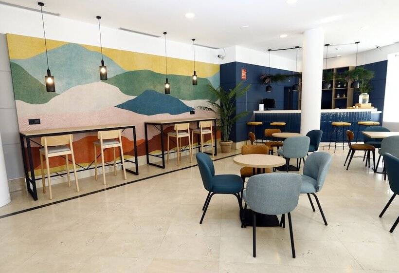 هتل Travelodge Madrid Coslada Airport