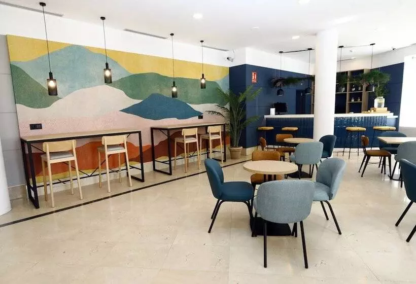 ホテル Travelodge Madrid Coslada Airport