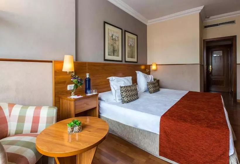 Leonardo Hotel Granada