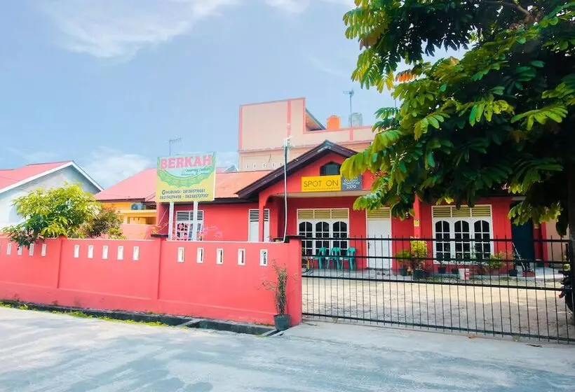 ホテル Spot On 2370 Berkah Homestay Syariah