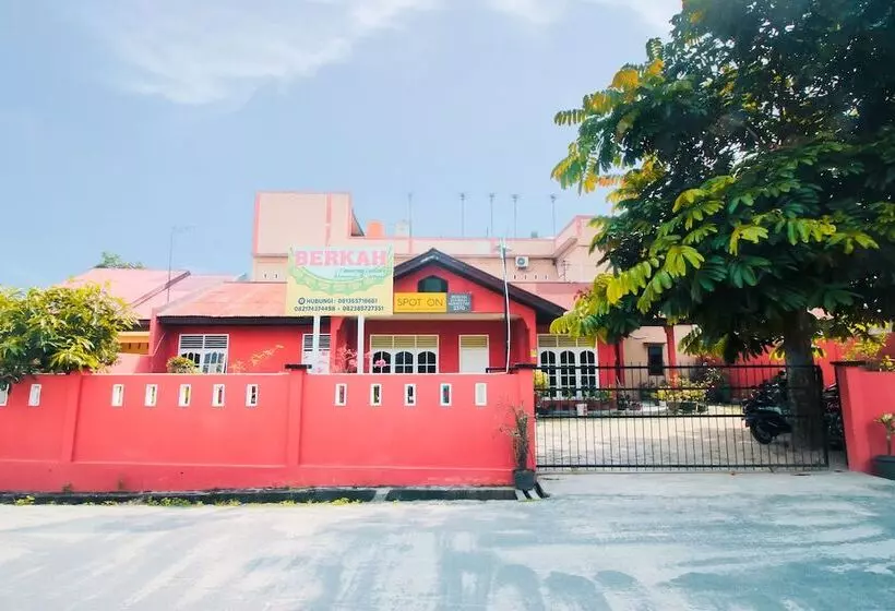 ホテル Spot On 2370 Berkah Homestay Syariah