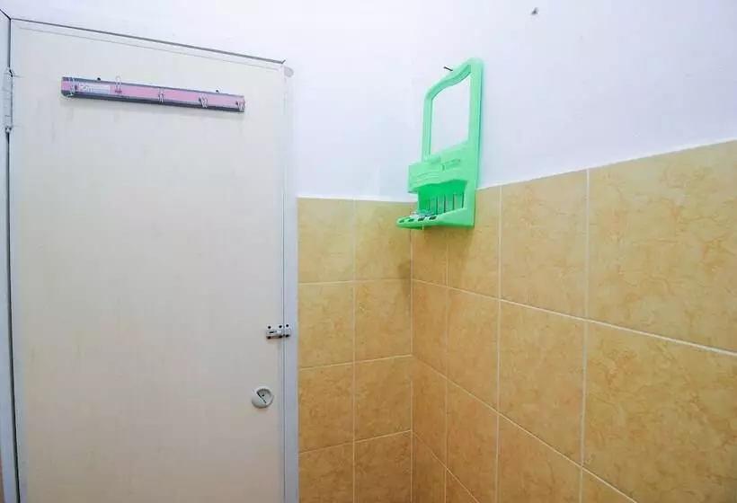 ホテル Spot On 2370 Berkah Homestay Syariah