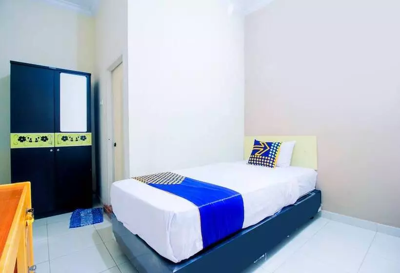 ホテル Spot On 2370 Berkah Homestay Syariah