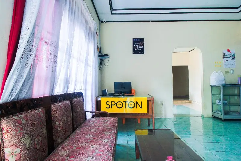 ホテル Spot On 2370 Berkah Homestay Syariah