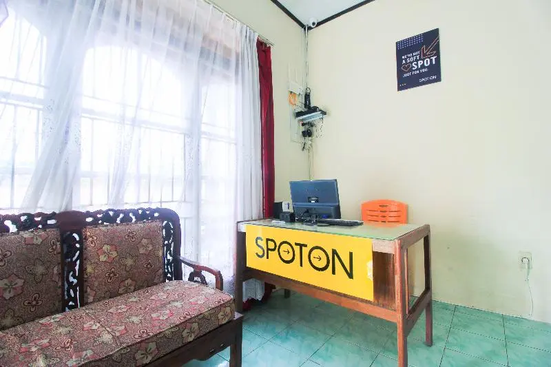 ホテル Spot On 2370 Berkah Homestay Syariah
