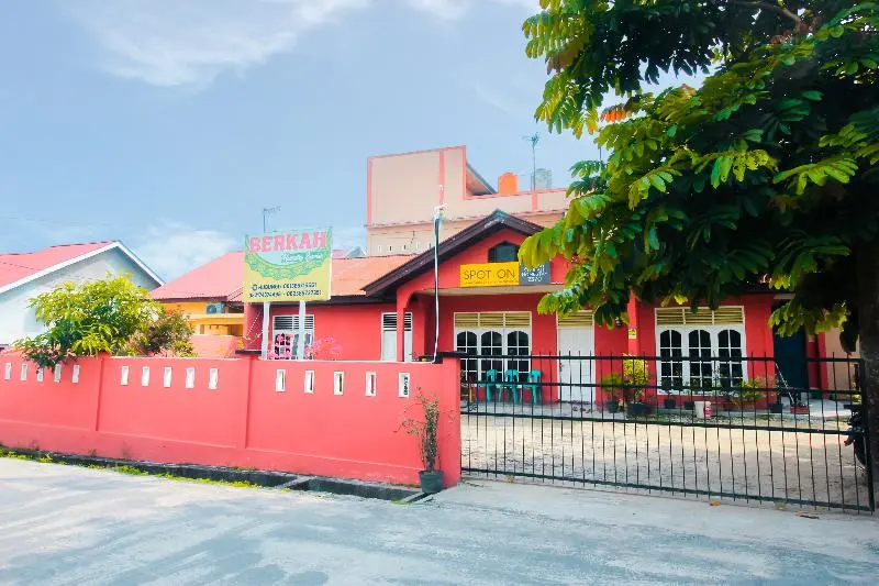 ホテル Spot On 2370 Berkah Homestay Syariah