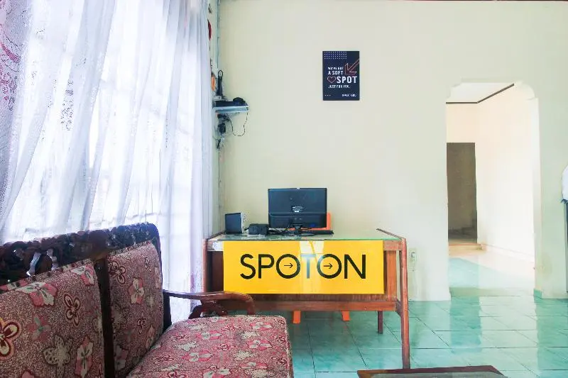ホテル Spot On 2370 Berkah Homestay Syariah