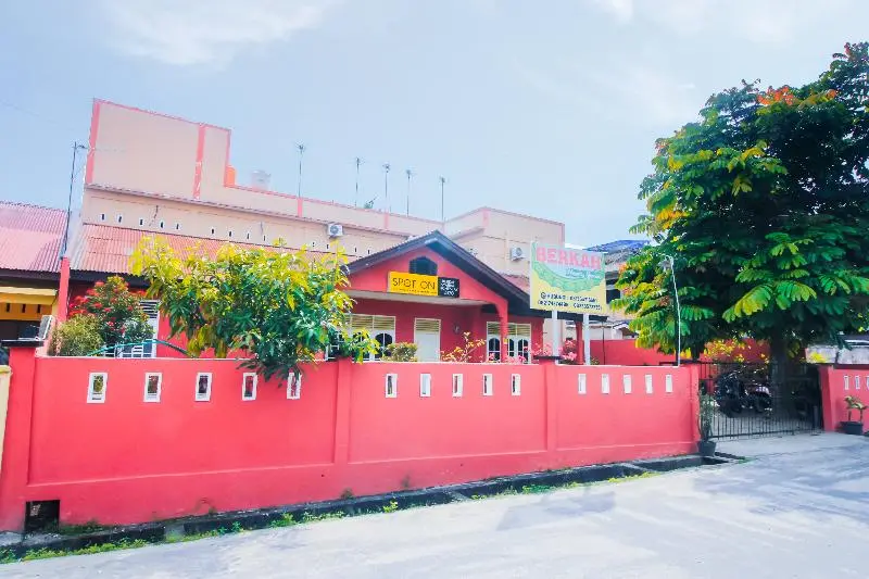 ホテル Spot On 2370 Berkah Homestay Syariah