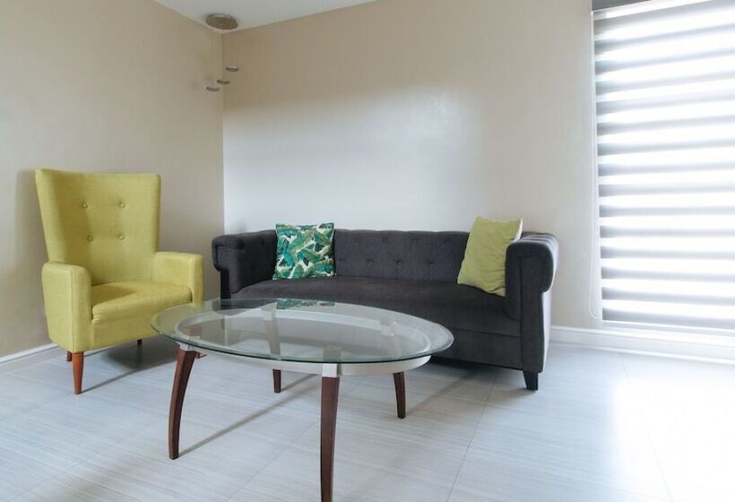 ホテル Reddoorz @ Ambiens Place Dagupan