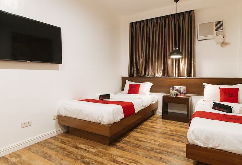 ホテル Reddoorz @ Ambiens Place Dagupan