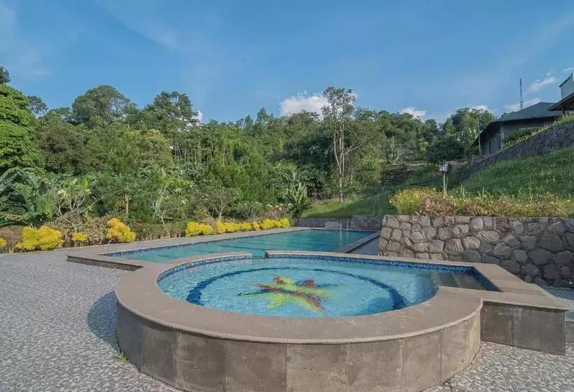 ホテル Reddoorz Premium @ Fafa Hills Resort Puncak