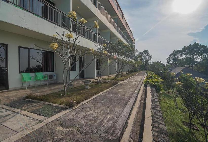 Otel Reddoorz Premium @ Fafa Hills Resort Puncak