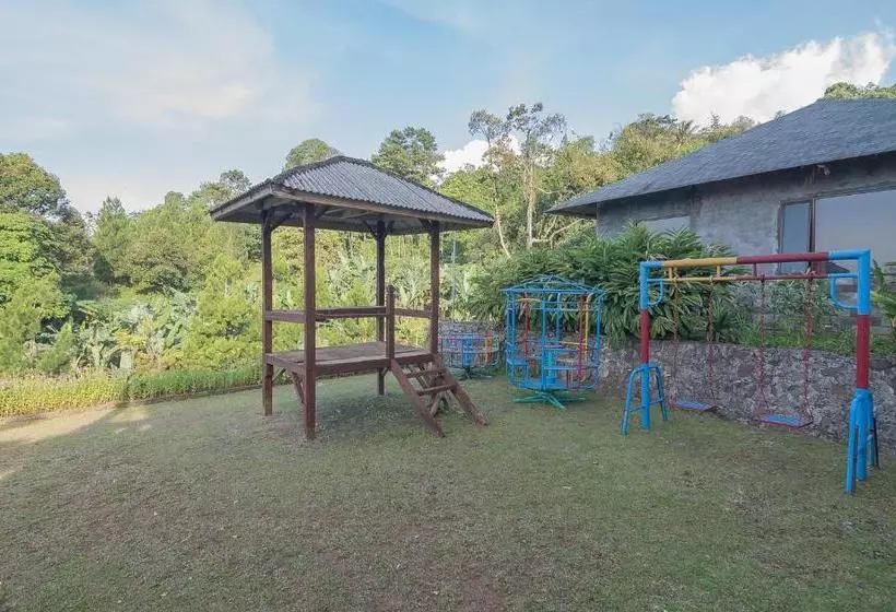 ホテル Reddoorz Premium @ Fafa Hills Resort Puncak