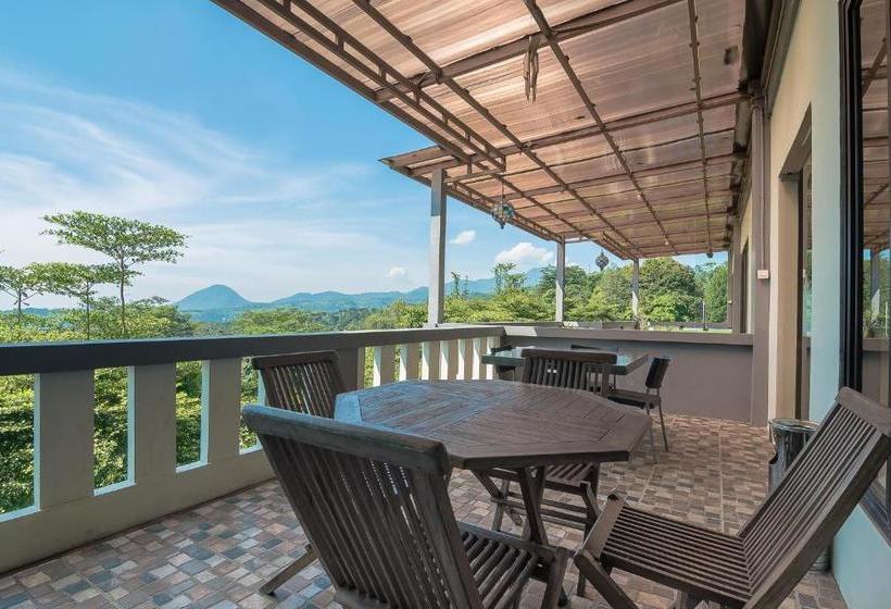 Otel Reddoorz Premium @ Fafa Hills Resort Puncak