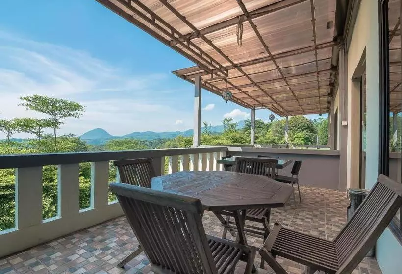 ホテル Reddoorz Premium @ Fafa Hills Resort Puncak