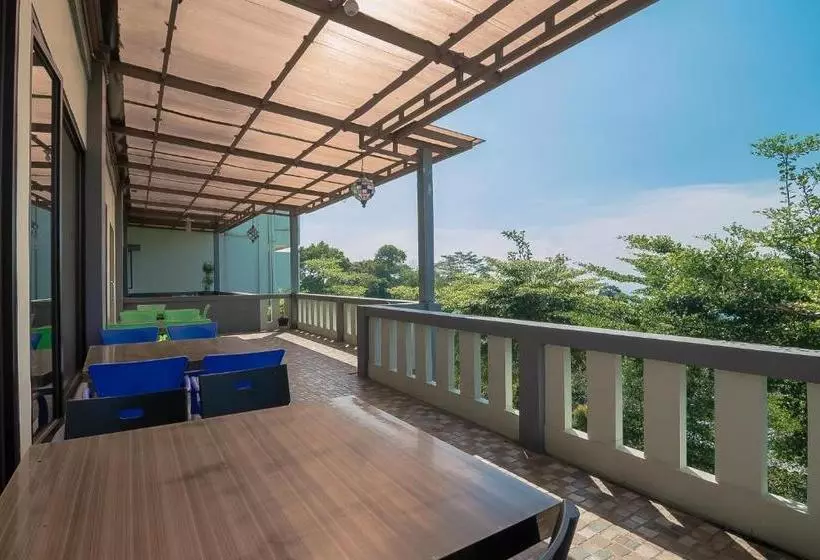 ホテル Reddoorz Premium @ Fafa Hills Resort Puncak