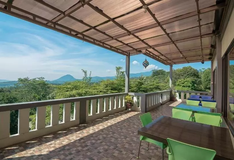 ホテル Reddoorz Premium @ Fafa Hills Resort Puncak