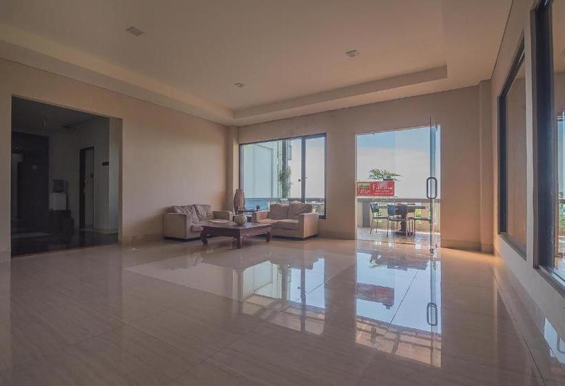 Otel Reddoorz Premium @ Fafa Hills Resort Puncak